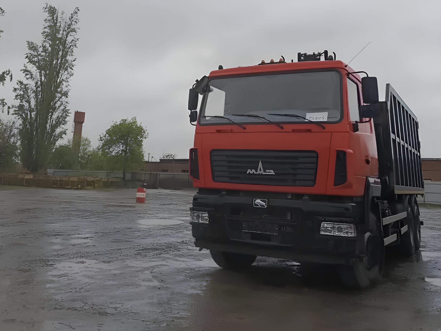 Регоператор в Адыгее получил новый ломовоз.